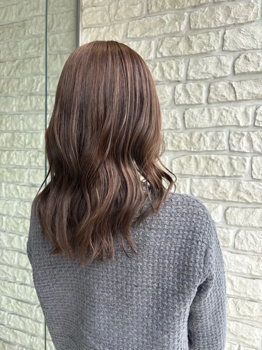 セミロング カラー Suzu🪽 大宮美容室のヘアスタイル
