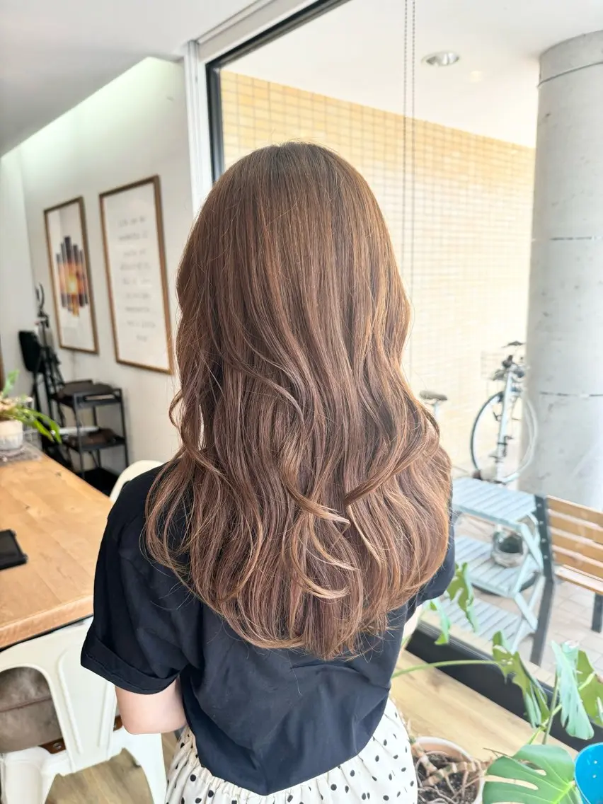 ロング カラー アッシュ ベージュカラー ヘアカラー トリートメント ツキダテ ユイのヘアスタイル