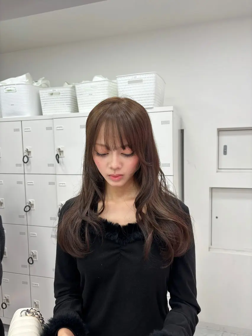 セミロング 抜け感レイヤー︴ ニュアンスカラーのヘアスタイル