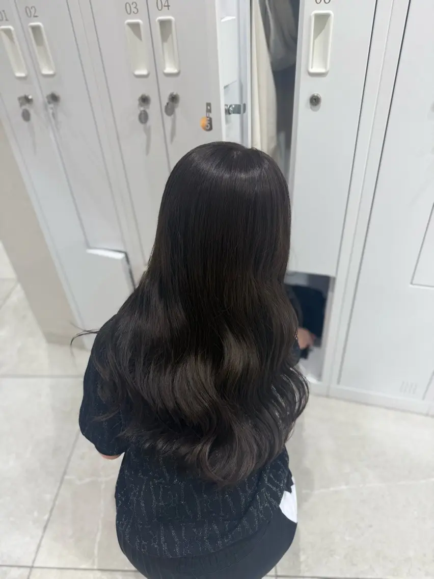 ロング カラー グレージュ ヘアカラー トリートメント ラベンダー💜 グレージュ🩶のヘアスタイル