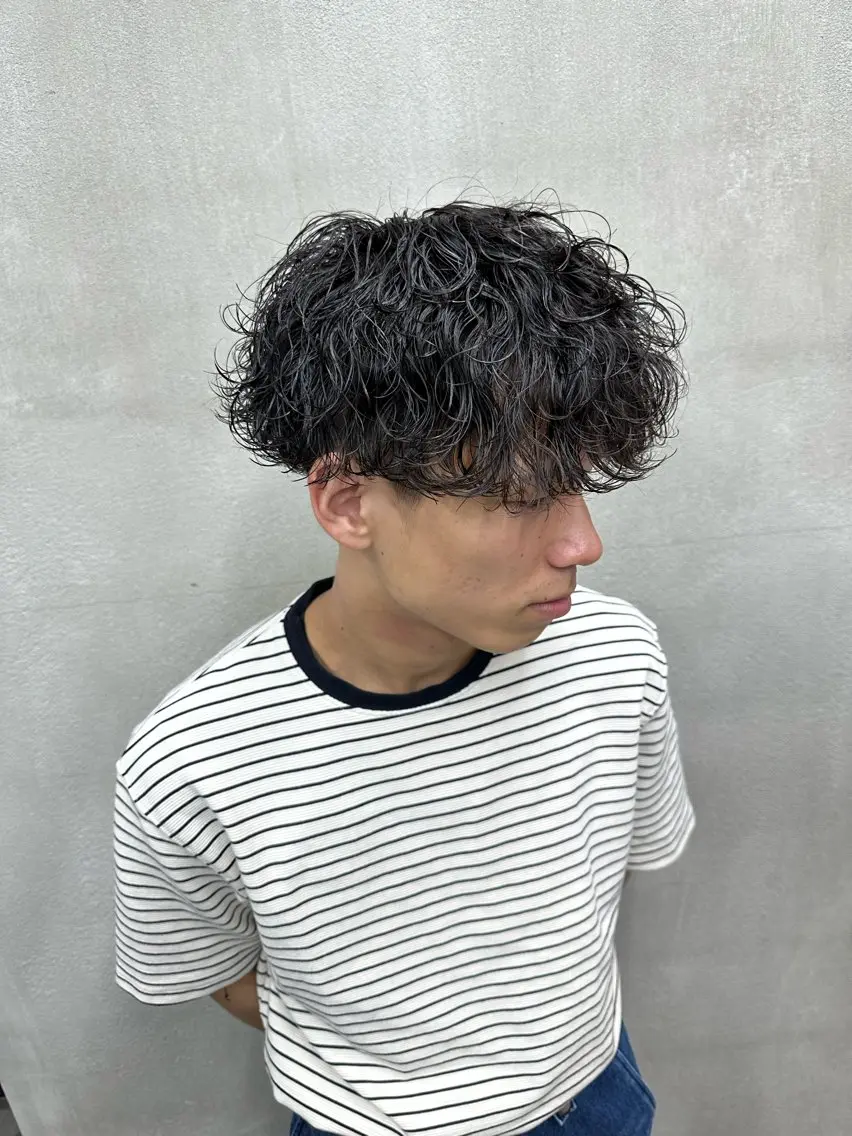 パーマ メンズ メンズパーマ 波巻きパーマ 山本 莉人のヘアスタイル