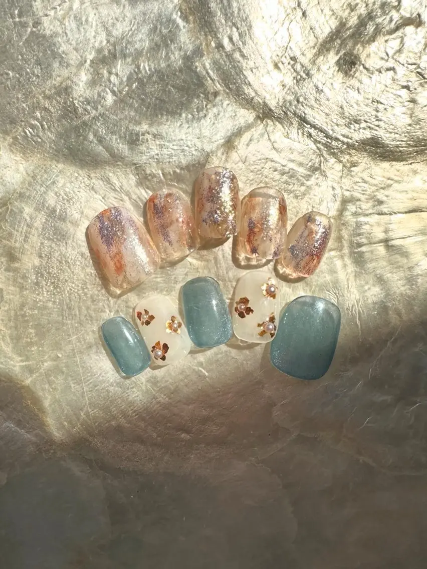 ネイル オーロラネイル 氷ネイル・うるうるネイル 水色 マグネットネイル ネイルチップ 🪞KAPE NAIL 🪞のネイルデザイン