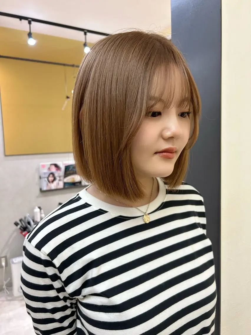 ショート カラー ベージュカラー ブリーチ ハイトーンカラー ミルクティーベージュ カット ヘアカラー トリートメント hubhair レイヤー/透明感のヘアスタイル