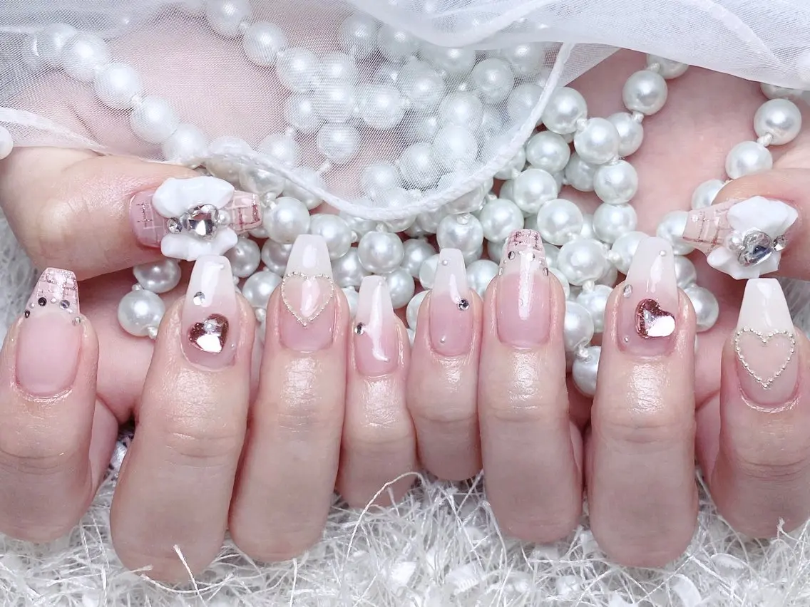 ネイル オーロラネイル チークネイル 長さ出し フットネイル フレンチネイル ハンドネイル ハンドケア lily nailのネイルデザイン