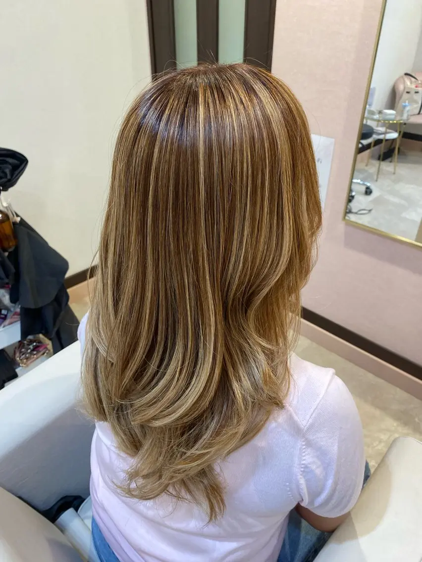 ロング カラー ハイライトカラー ハイライト カット ヘアカラー トリートメント Bell hair 🎀のヘアスタイル