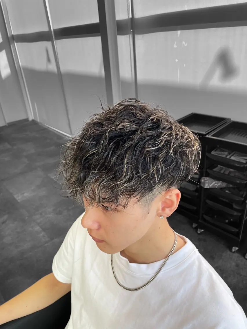 ショート パーマ メンズ メンズメッシュ メンズパーマ カット ヘアカラー パーマ 平井 芳琉のヘアスタイル