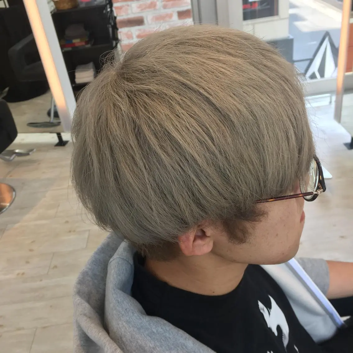 ショート カラー ベージュカラー ブリーチ ホワイトベージュ 井手 孔介のヘアスタイル