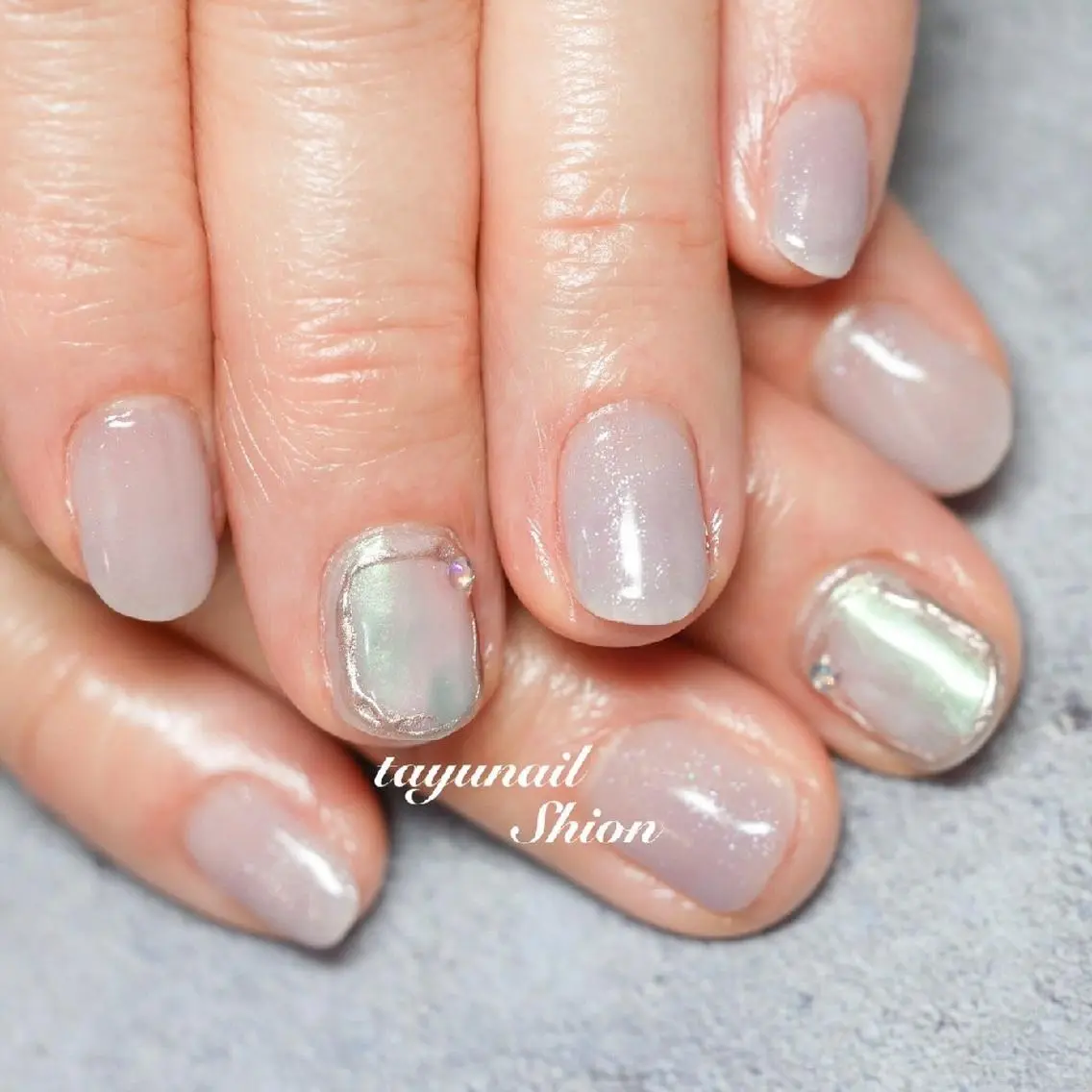 ネイル アートネイル オーロラネイル ブルー ジェルネイル ワンカラーネイル ネイルサロン 【たゆnail】のネイルデザイン