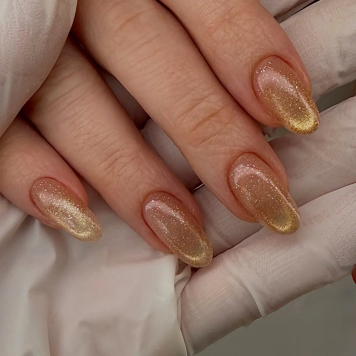 ネイル ゴールド キラキラネイル ハンドネイル VALI🌻 NAILSのネイルデザイン