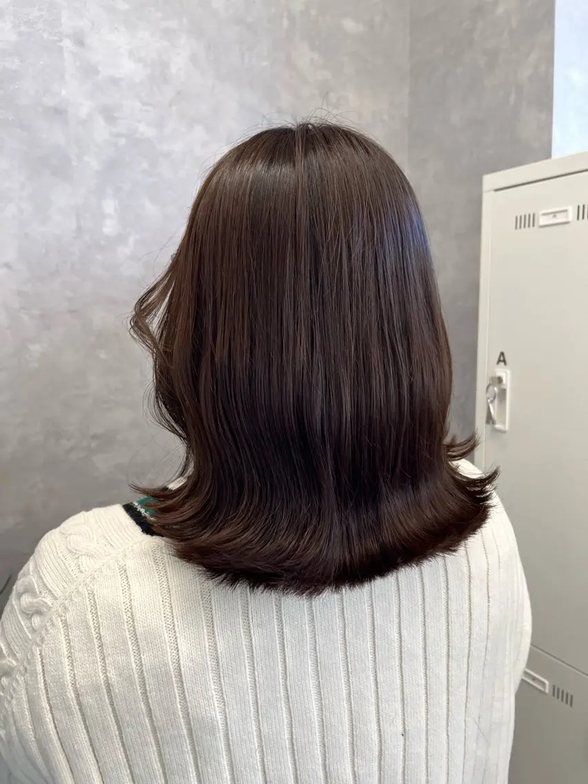 ミディアム カラー ブラウンカラー ラベンダーカラー ラベンダーブラウン 外ハネヘア カット ヘアカラー NUMBER 天王寺 🌼yuriのヘアスタイル
