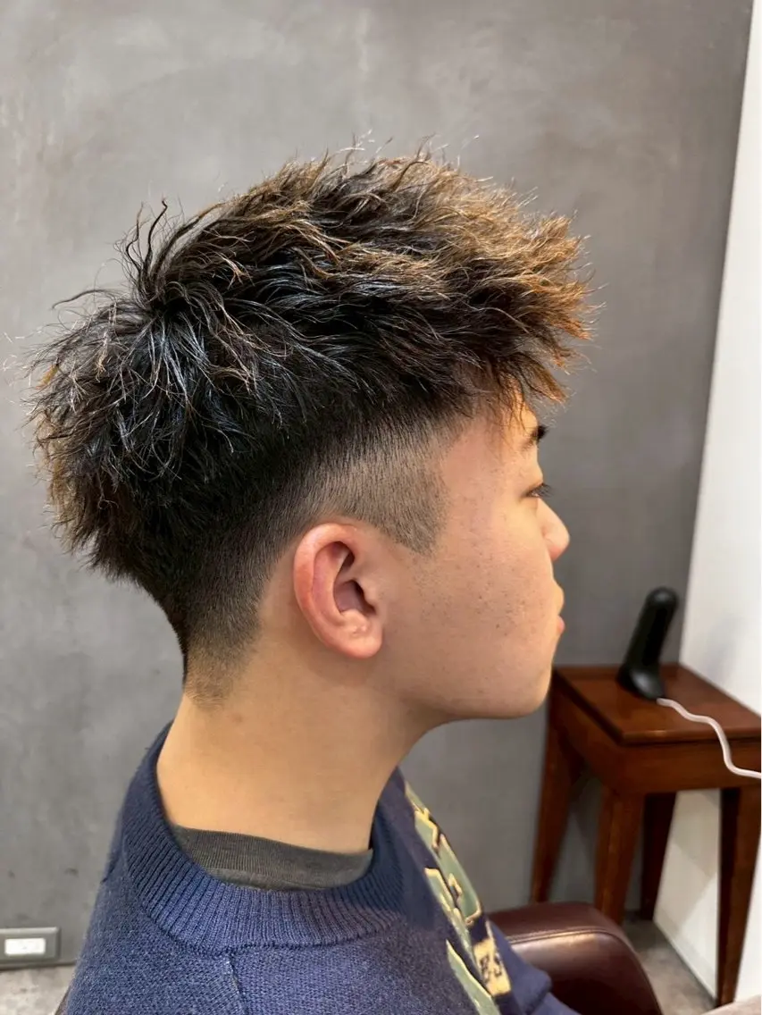 ショート カラー メンズ メンズパーマ RISE SWELL 江坂momoneのヘアスタイル