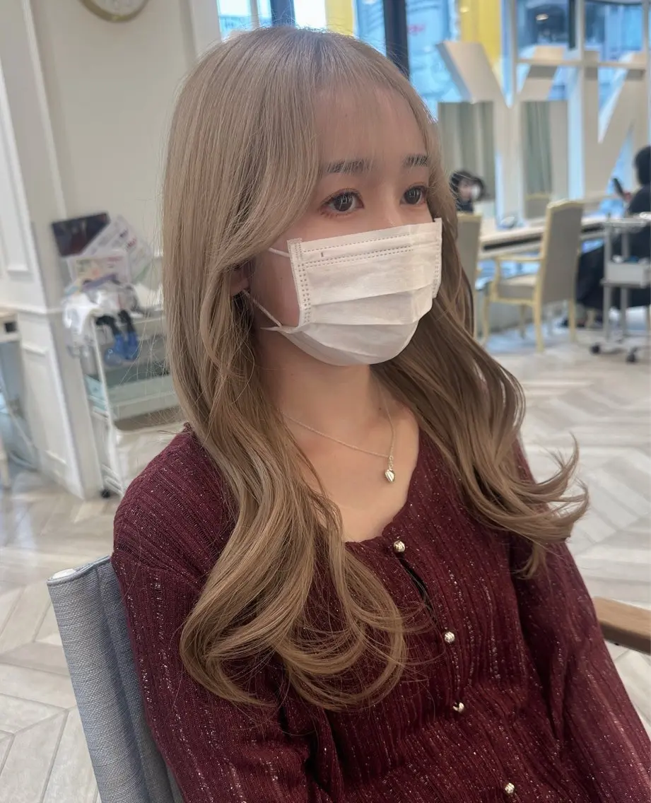 ロング ヘアカラー トリートメント 小顔レイヤー/ ベージュ🤍Rieのヘアスタイル