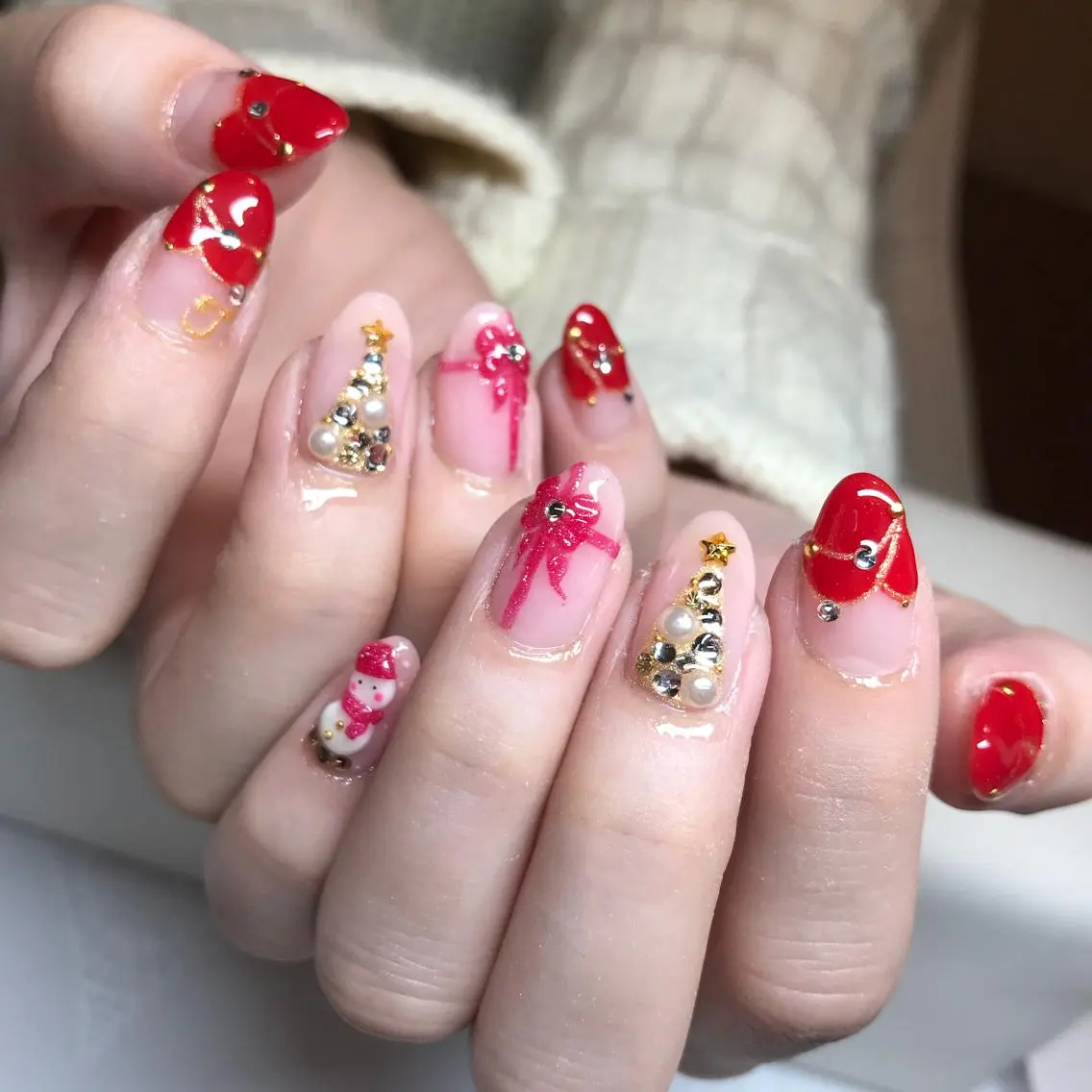 ネイル キラキラネイル 冬ネイル クリスマス Maggie staffのネイルデザイン