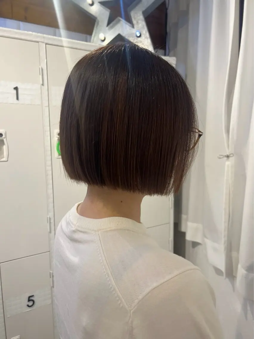 ショート カラー デザインカラー イヤリングカラー ボブ 顔周りカット 髪質改善 カット ヘアカラー トリートメント KANA/ボブ/ インナーカラー/艶髪のヘアスタイル
