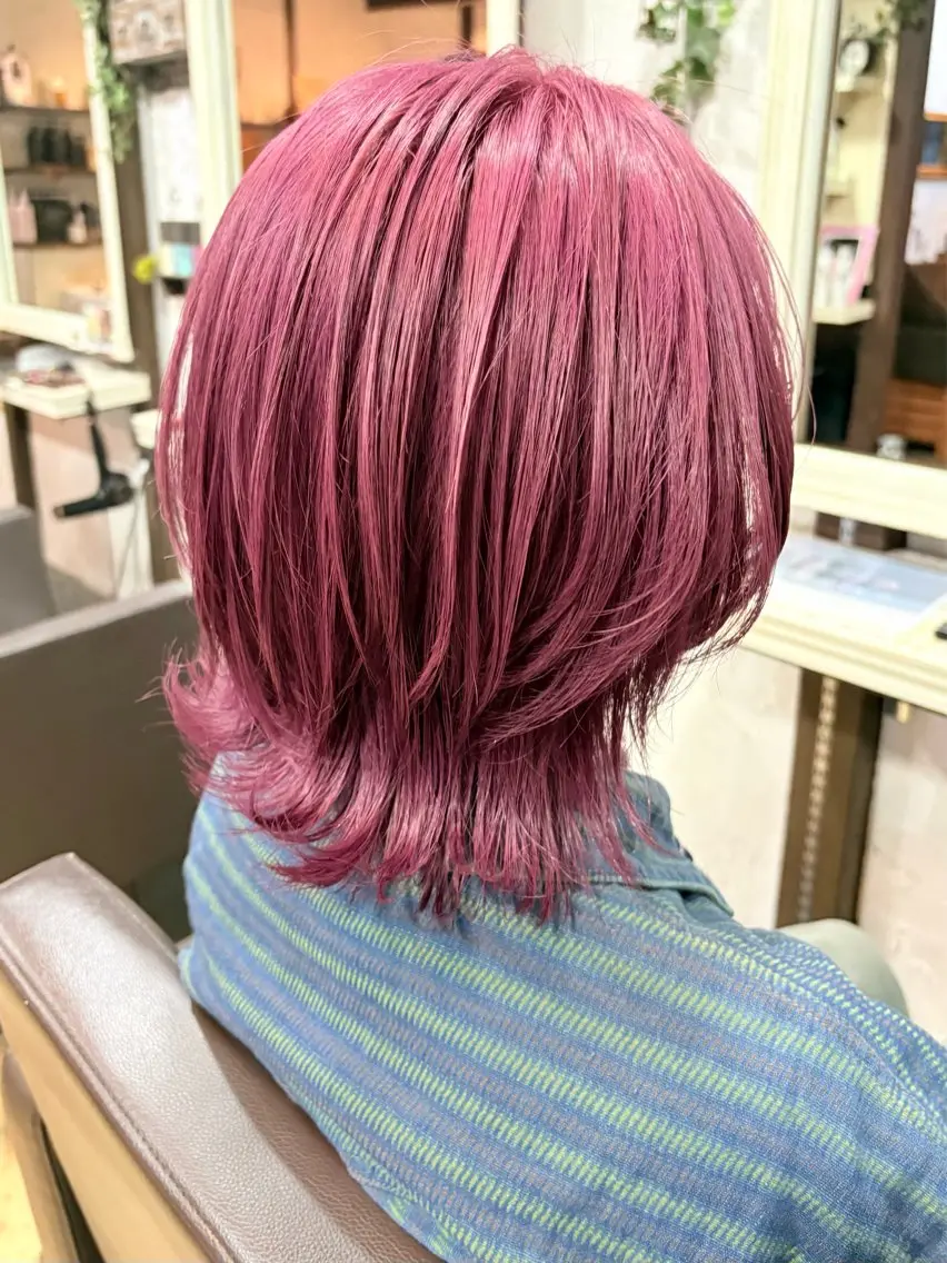 ミディアム カラー ミディアムレイヤー ブリーチ レイヤーカット 外ハネヘア ヘアカラー トリートメント 武内 愛璃のヘアスタイル