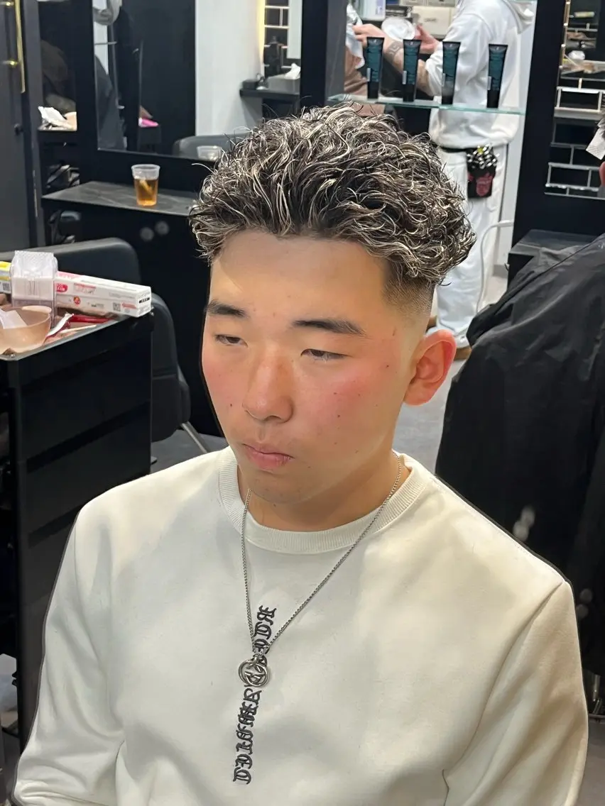 ショート カラー パーマ ヘアアレンジ メンズ メンズパーマ カット ヘアカラー パーマ ヘアセット men'slapis YUTOのヘアスタイル