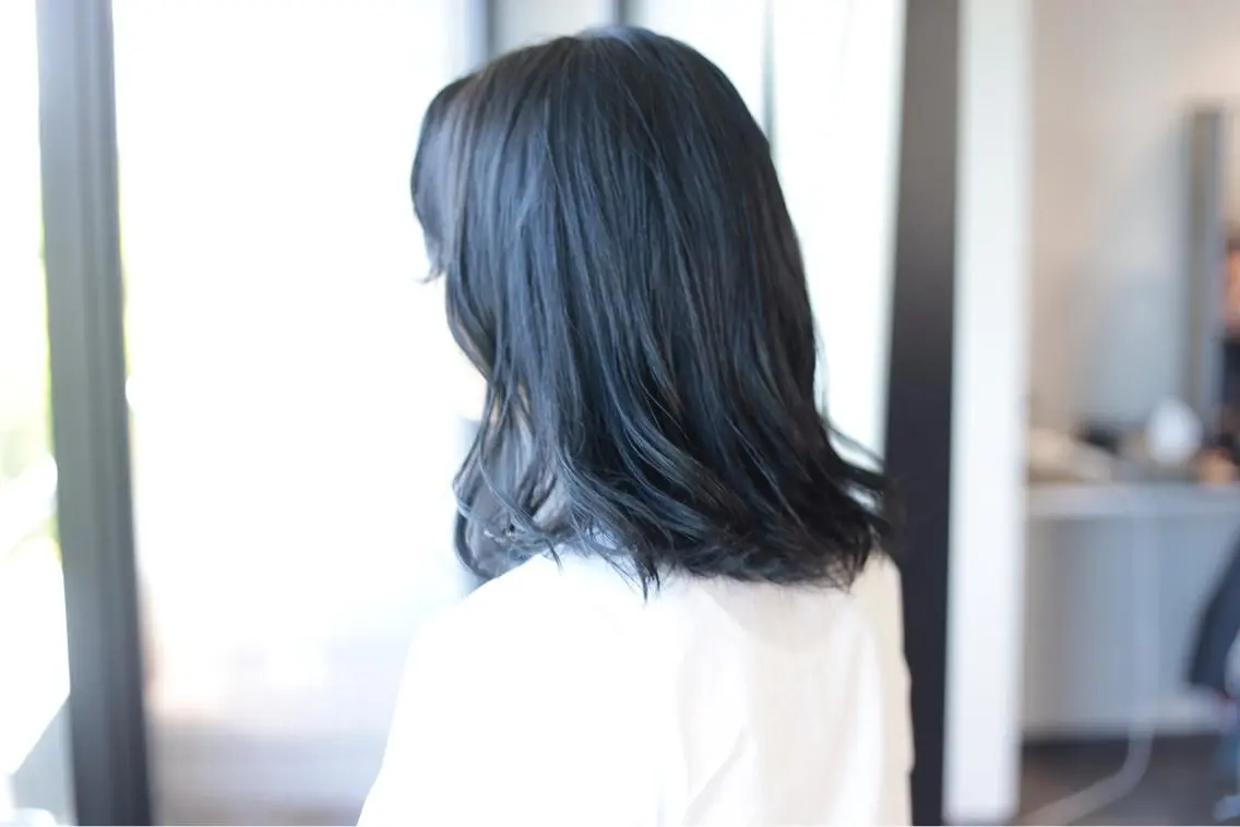 カラー ブルーカラー ハイトーン/レイヤー /ケアブリーチ石川治のヘアスタイル