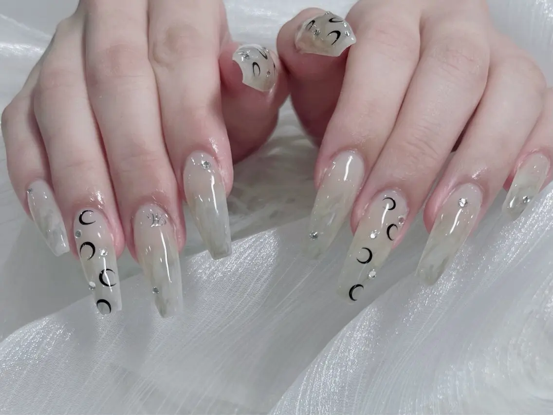 ネイル キラキラネイル ニュアンスネイル ハンドネイル FLY Nail Salonのネイルデザイン