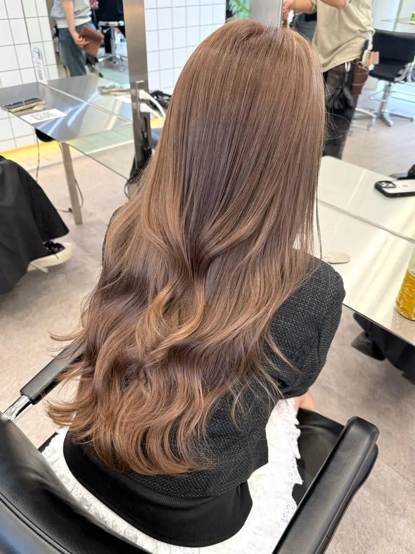 ロング カラー ベージュカラー ミルクティーベージュ カット ヘアカラー 原宿ブリーチカラー /三村克彦のヘアスタイル