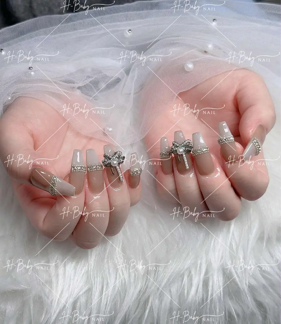 ネイル フレンチネイル ジェルネイル ガラスフレンチ ハロウィン ハート H.baby Nail Salonのネイルデザイン