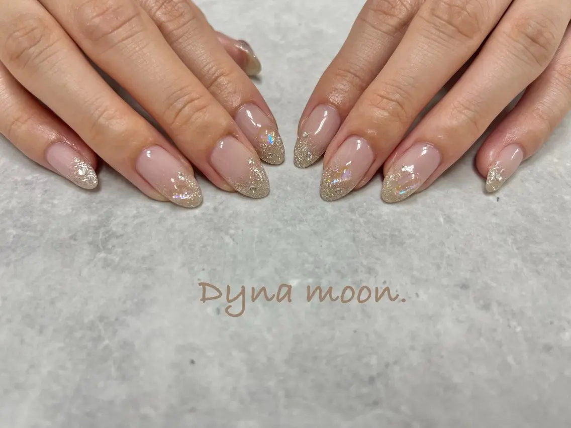 セミロング Dyna moon.のネイルデザイン