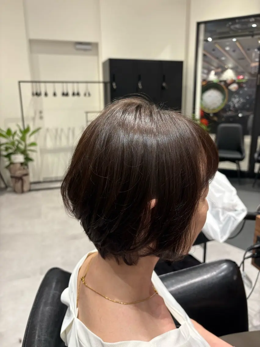 ショート ボブ レイヤーカット 髙田 千華 髪質改善ストレートのヘアスタイル