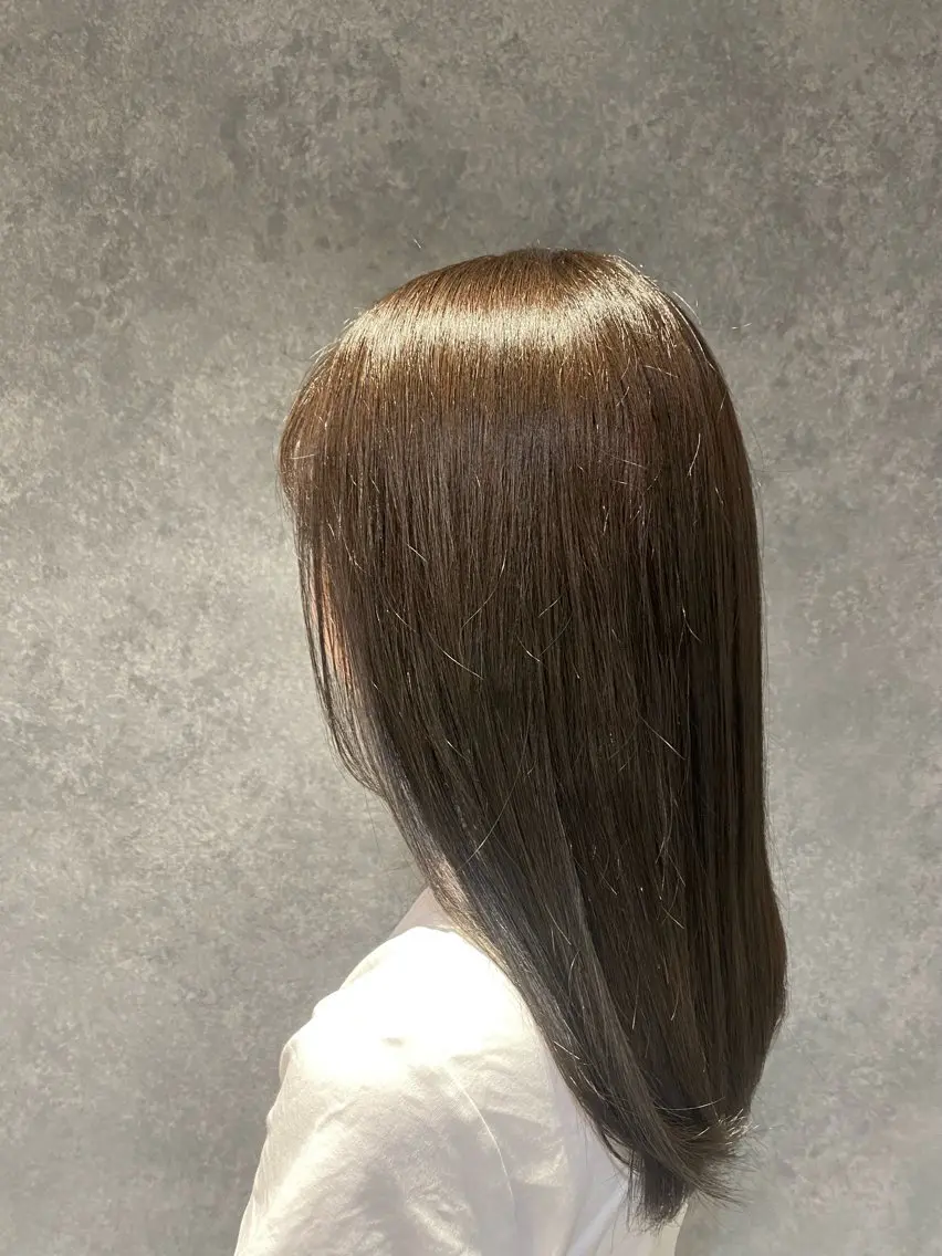 ロング カラー ベージュカラー オリーブベージュ AiRU hair RIRIKOのヘアスタイル