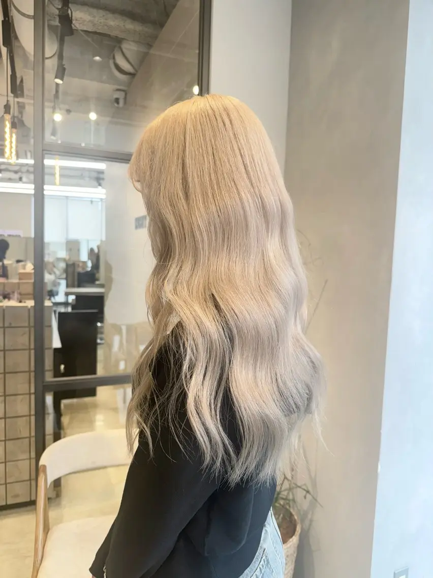 ロング カラー ブリーチ ブロンド ホワイトブロンド カット ヘアカラー ハイトーン/うる艶 🤍カラー Mioのヘアスタイル