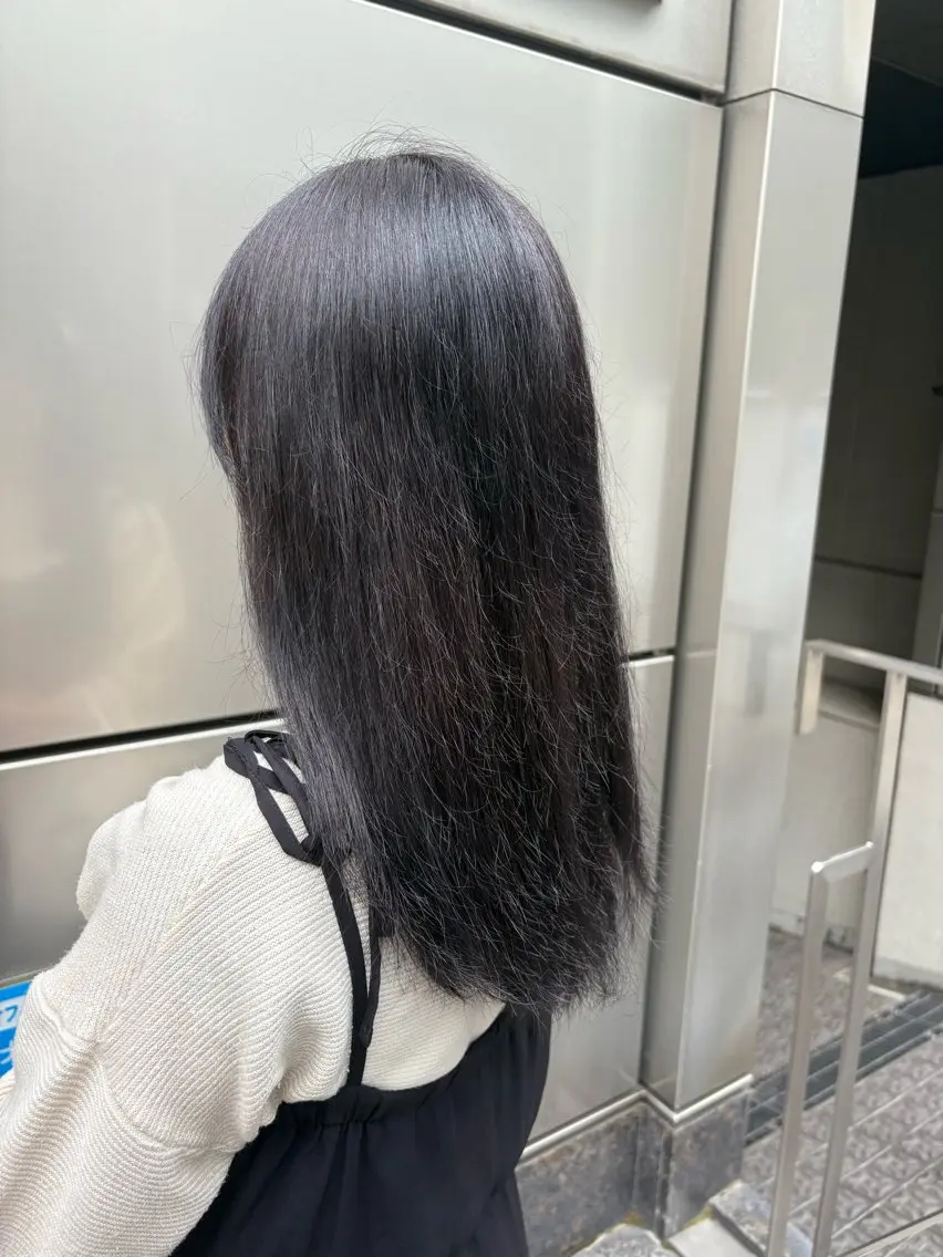 セミロング カラー ブルーカラー ブルージュ 透明感カラー 臼井 いづみのヘアスタイル