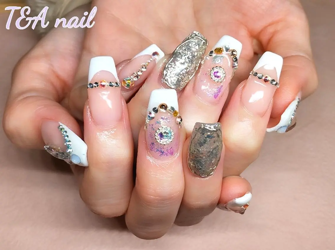 セミロング ネイル 長さ出し フレンチネイル ジェルネイル キラキラネイル ニュアンスネイル T&A nailのネイルデザイン
