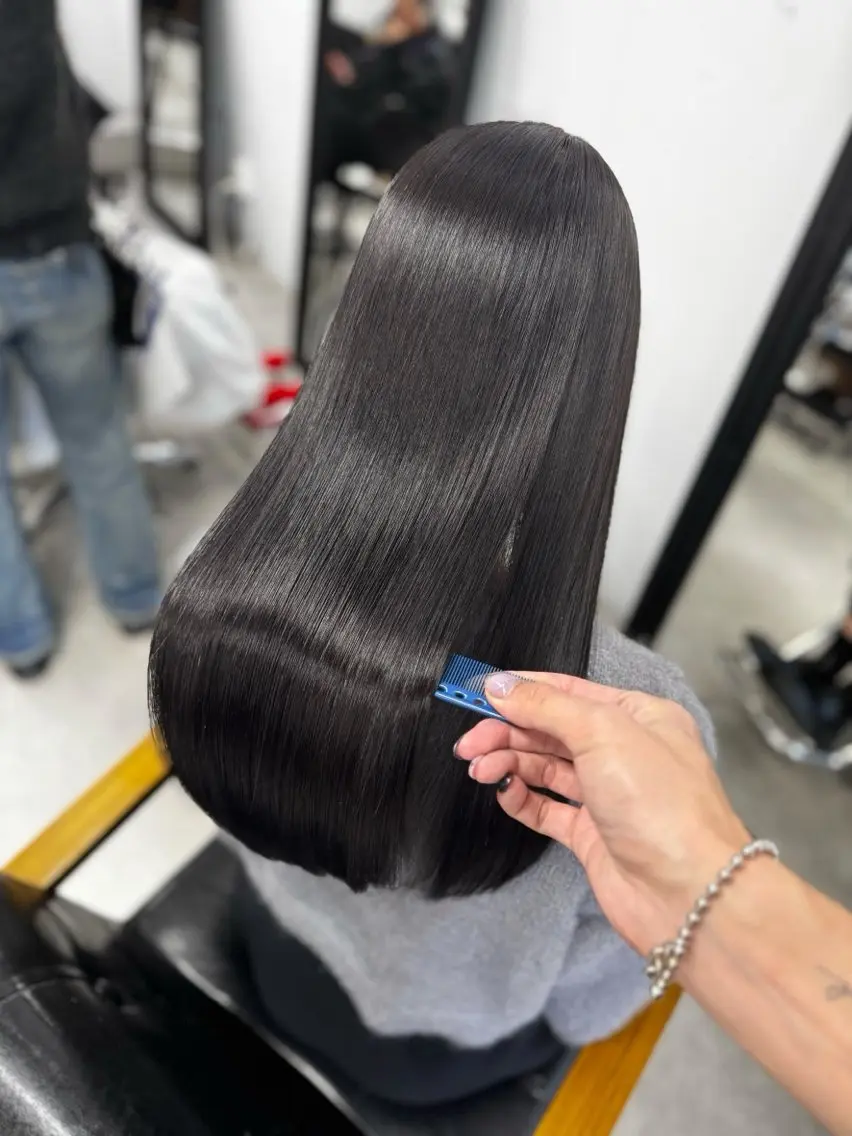 セミロング くせ毛 縮毛矯正 カット ヘアカラー 縮毛矯正 奥村 和也のヘアスタイル