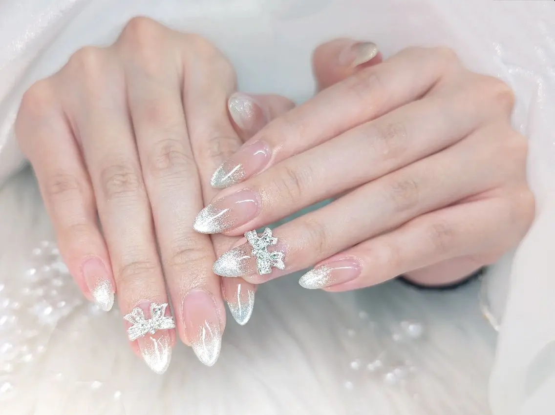 ネイル チークネイル フレンチネイル キラキラネイル マグネットネイル マグネットフレンチ Chouette Nailのネイルデザイン