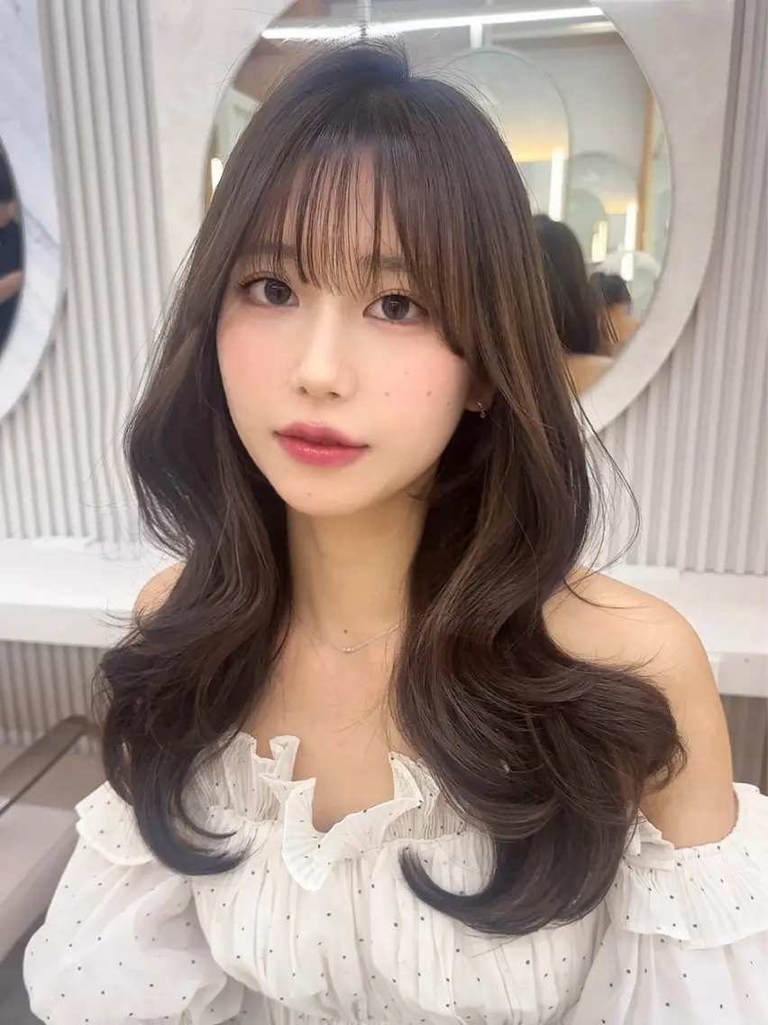 セミロング レイヤーカット 鈴木 彩莉のヘアスタイル