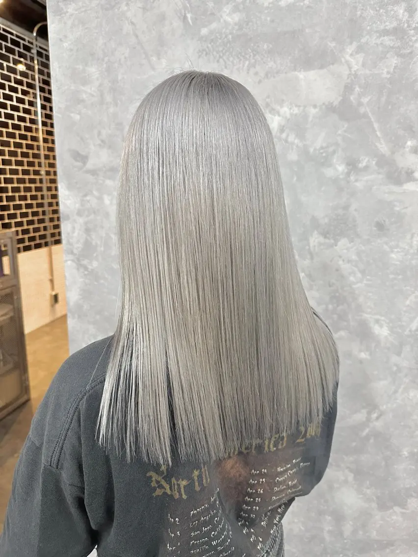 セミロング カラー ハイトーンカラー カット ヘアカラー トリートメント ハイトーンカラー💇 磯本　貴信のヘアスタイル
