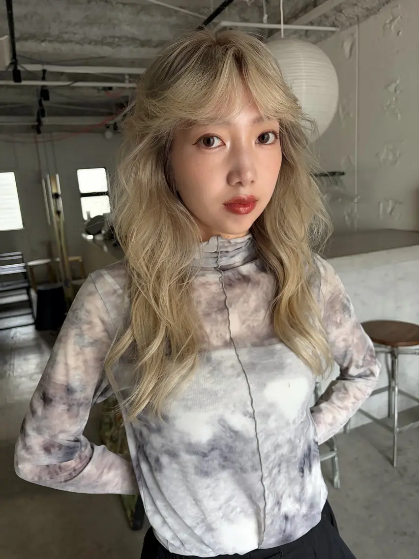 セミロング カラー バレイヤージュ ブロンド グラデーションカラー レイヤーカット カット ヘアカラー トリートメント 村上雅人 ナチュラルモードのヘアスタイル