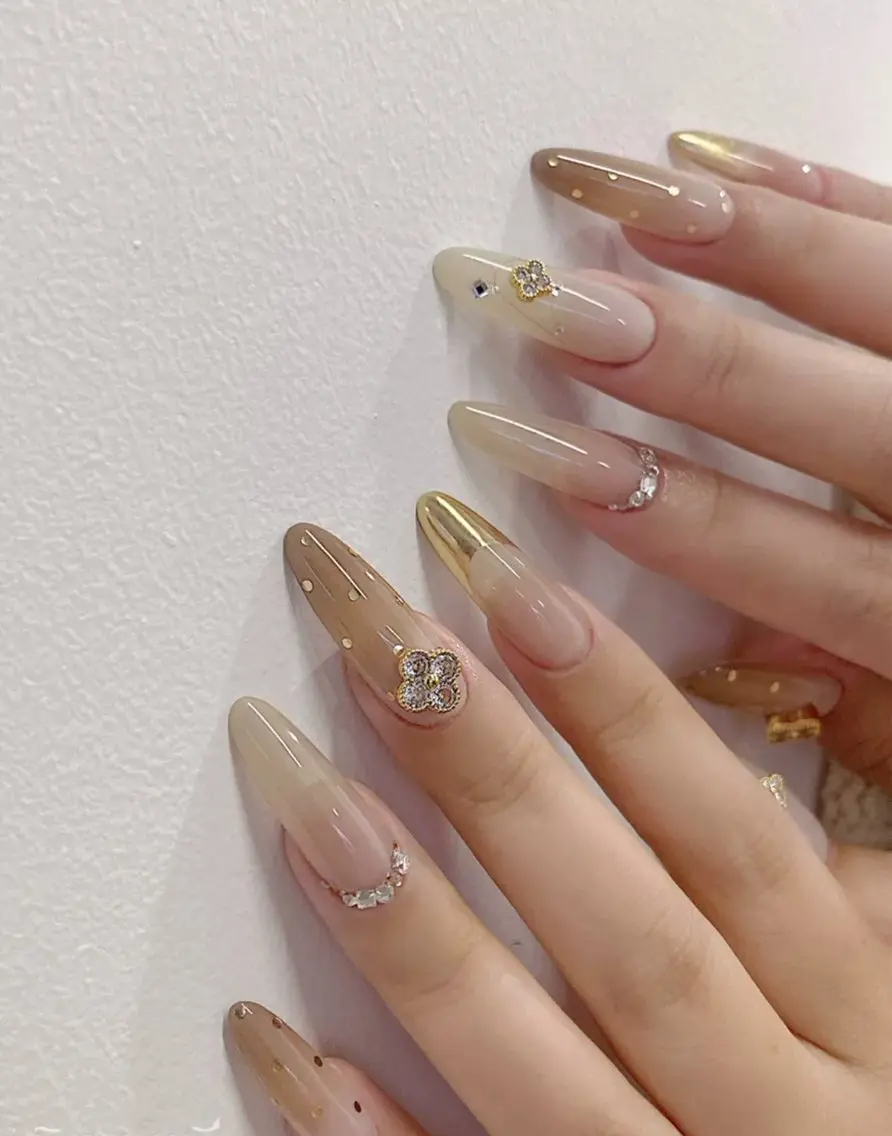 ロング めぐみのネイルサロン スタッフ練習のネイルデザイン