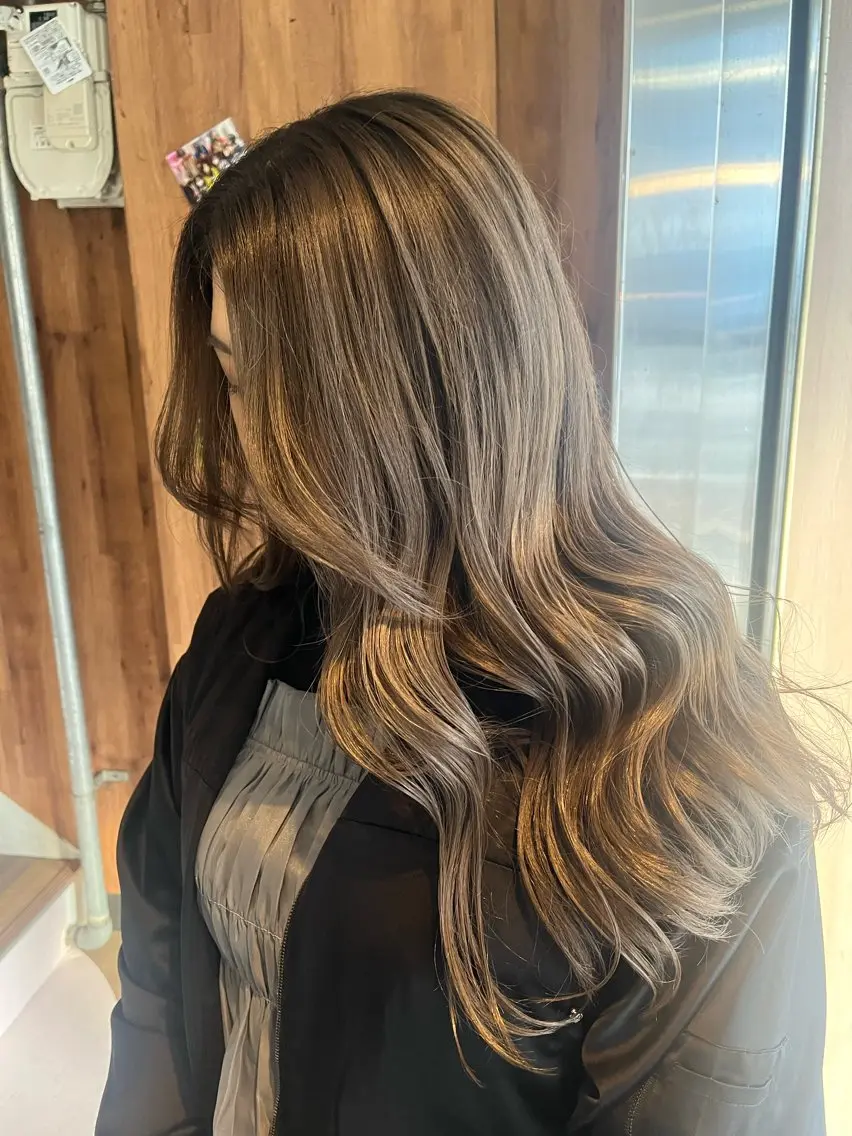 ロング レイヤーカット カット ヘアカラー トリートメント 【ブロンド】【ベージ ュ系】TAKUMAのヘアスタイル