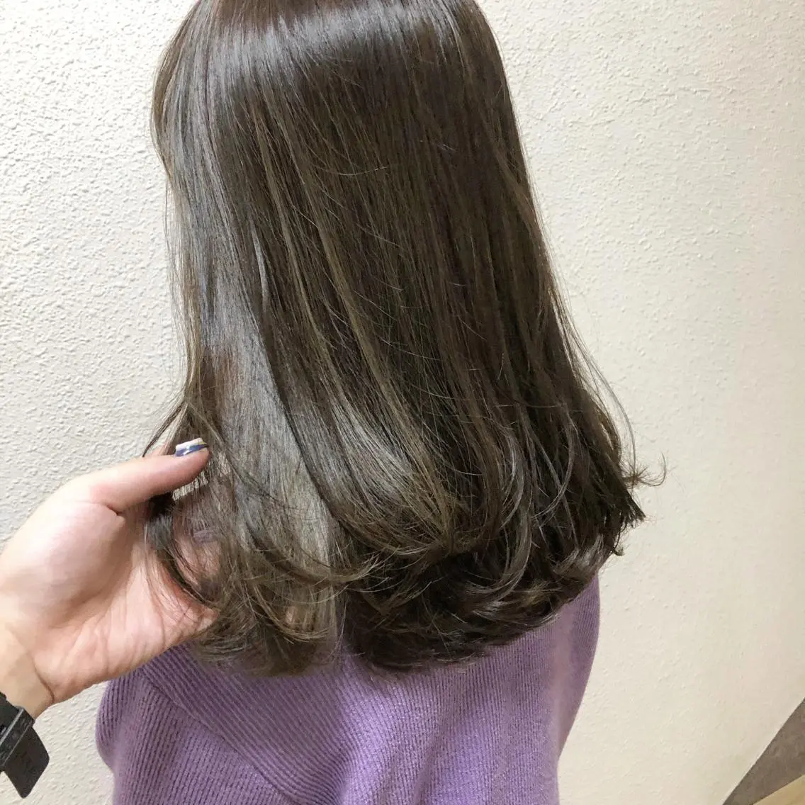 セミロング カラー グレージュ ハイライトカラー ハイライト 中司 莉菜のヘアスタイル