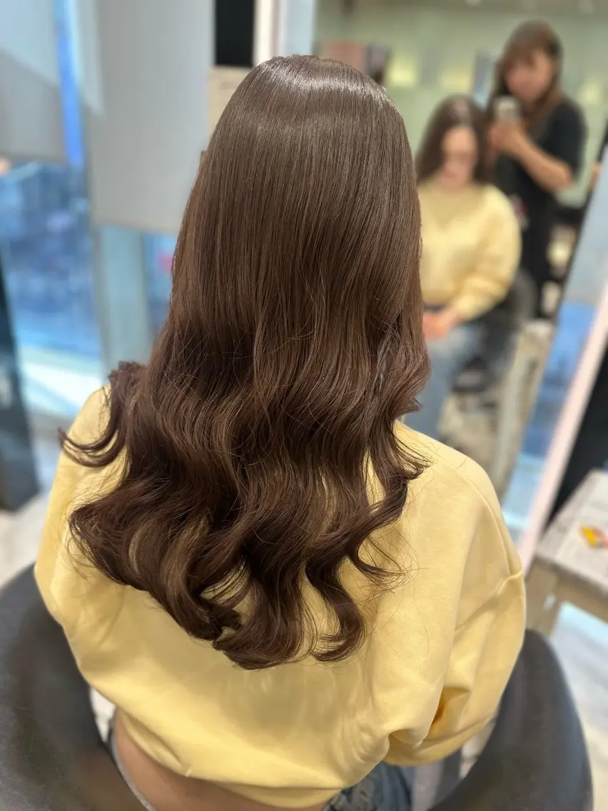 ロング カラー ブリーチ 透明感カラー ブリーチなしカラー 顔まわりレイヤー 顔周りカット カット ヘアカラー トリートメント 韓国カラーお任せ❤️ アサコサユリ🎀の眉毛・アイブロウイメージ