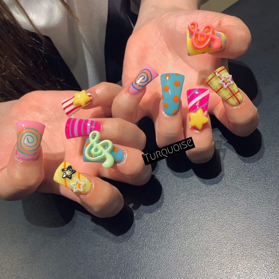 ネイル ハンドネイル 個性派ネイルサロン 💅🏼ターコイズのネイルデザイン