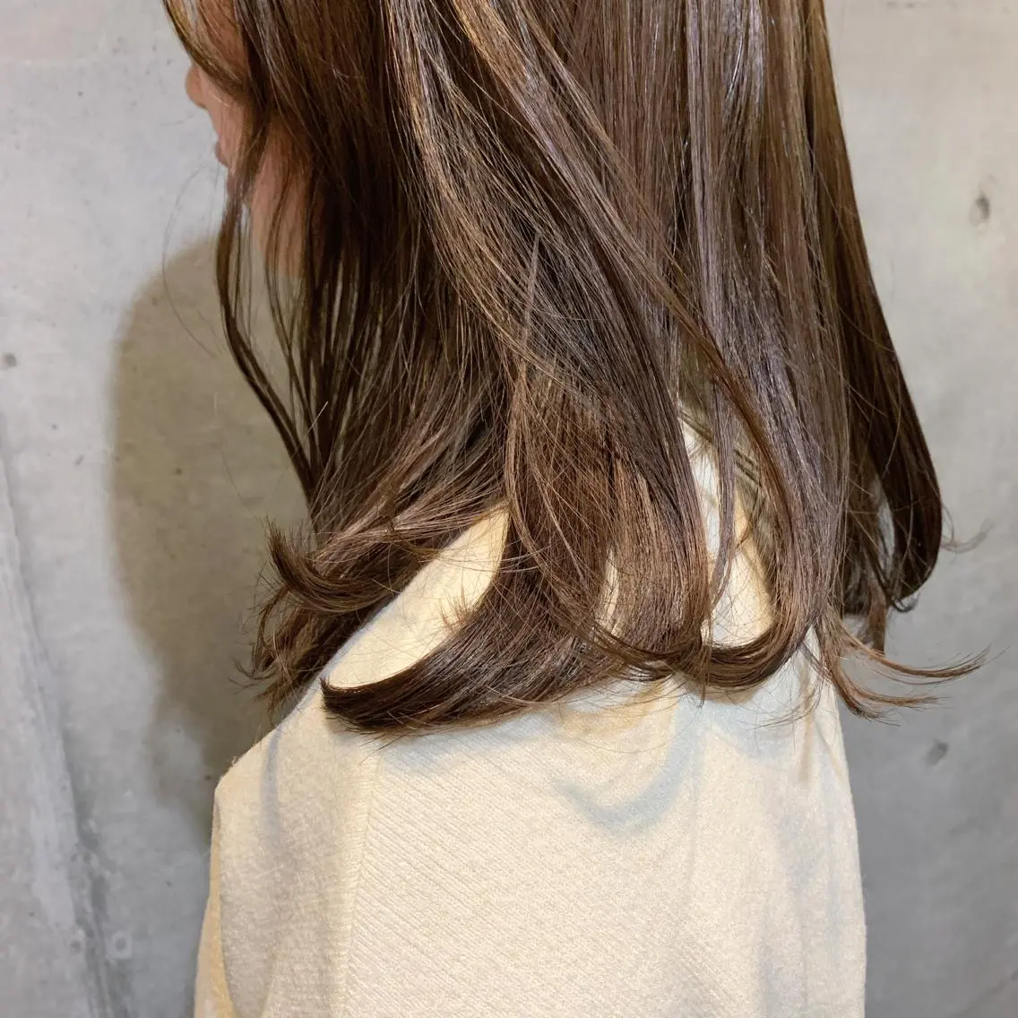 カラー ベージュカラー ミルクティーベージュ kana .のヘアスタイル