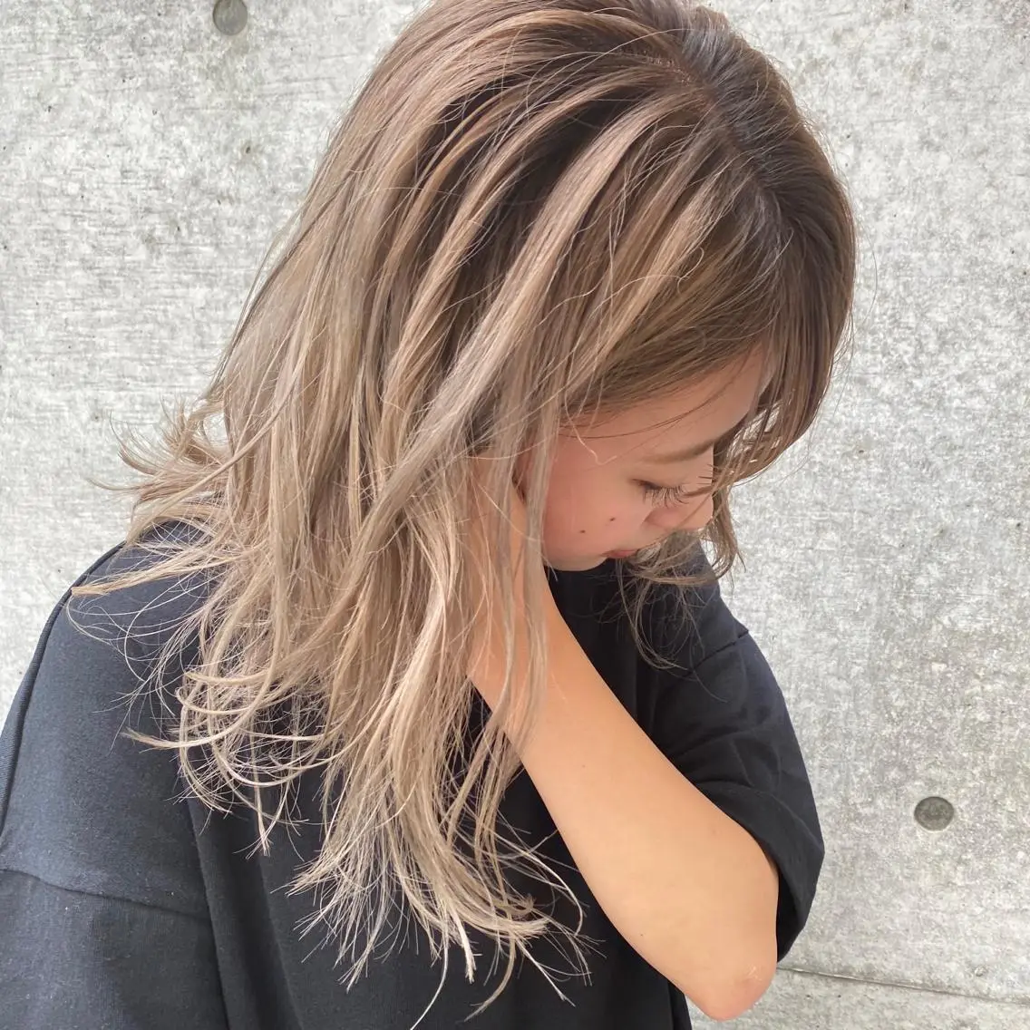 ミディアム カラー ヘアカラー トリートメント 🌱大人ハイトーン RENのヘアスタイル