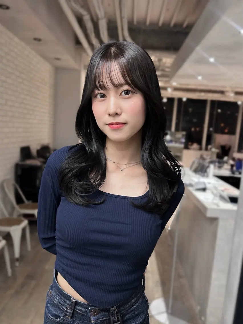ミディアム くびれヘア レイヤーカット Hinata🛸 ハイトーン美容師のヘアスタイル