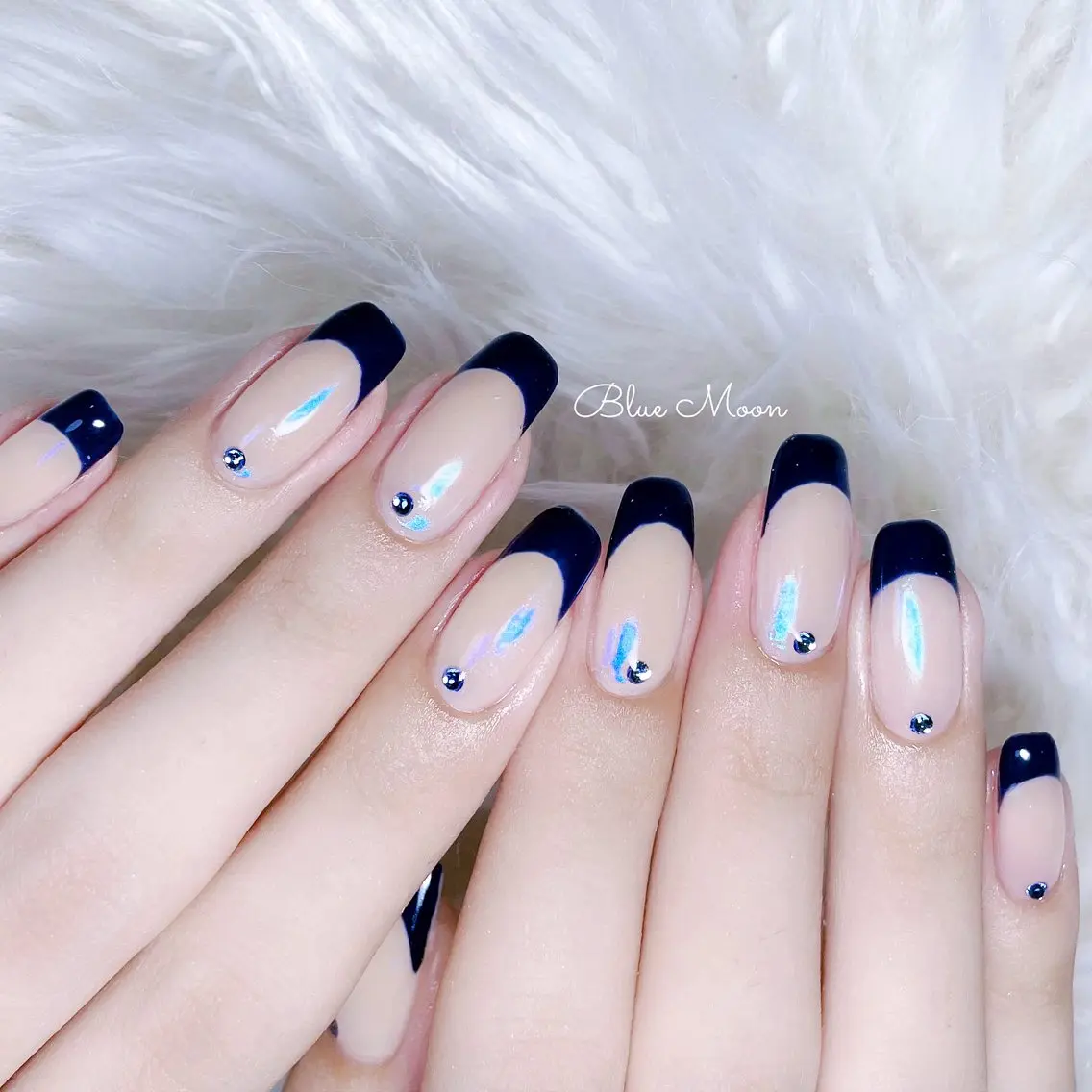 ネイル ミラーネイル ストーンネイル ハンドネイル ハンドケア nail salon Blue Moonのネイルデザイン