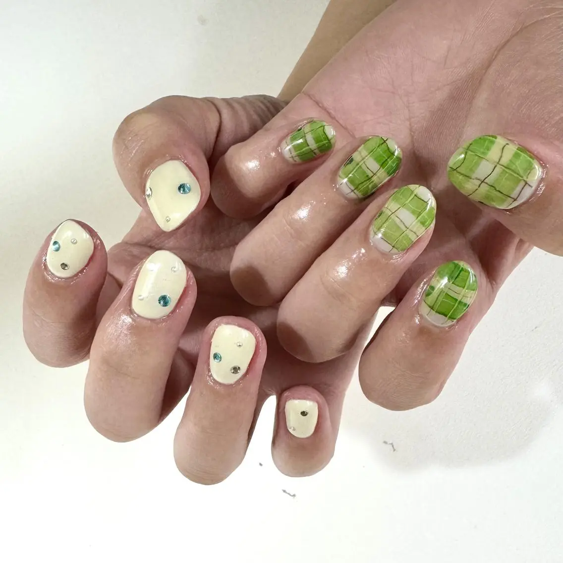 ネイル ジェルネイル 韓国ネイル ニュアンスネイル ワンホンネイル nailstudio eviz新宿店のネイルデザイン