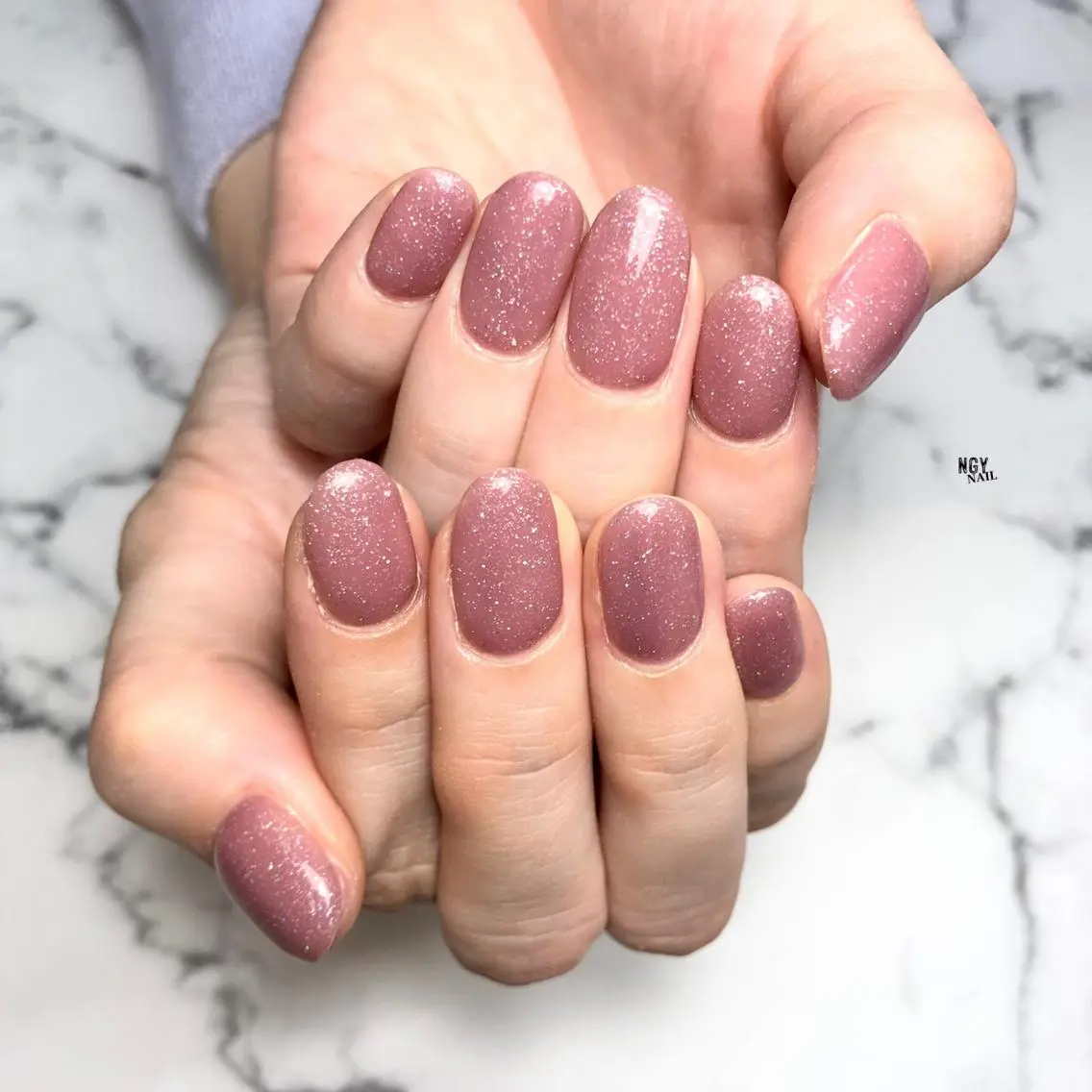 ネイル ラメ(グリッター) オフィスネイル ワンカラーネイル ピンク 春ネイル ハンドネイル NAIL NOWのネイルデザイン