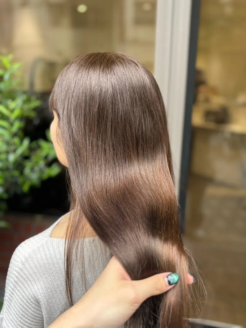 セミロング カラー ブラウンカラー 透明感カラー オリーブブラウン cocotte宜喜 弘希のヘアスタイル