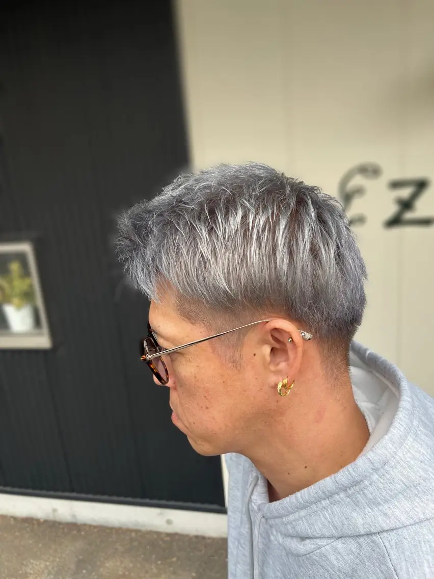 ショート カラー アッシュ シルバー シルバーアッシュ ヘアカラー 久留生 隼斗のヘアスタイル