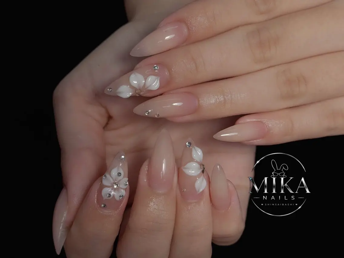 ネイル ガーリー キラキラネイル 韓国ネイル ロングネイル シンプルネイル ハンドネイル 🦊Genie🦊 Mika Nailsのネイルデザイン