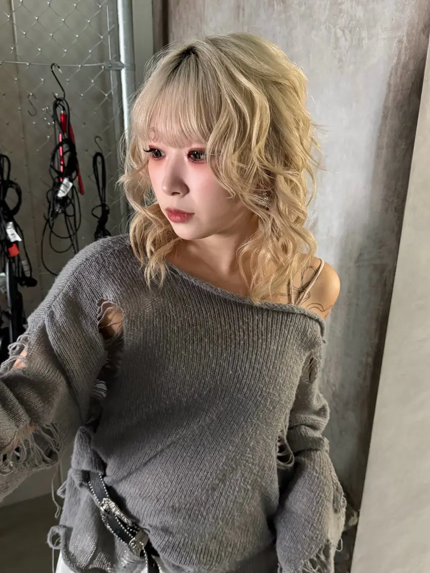セミロング カラー ブリーチ ケアブリーチ ハイトーンカラー 髪質改善 トリートメント ヘアカラー RIHO🎀栄 ハイトーン×顔周りのヘアスタイル